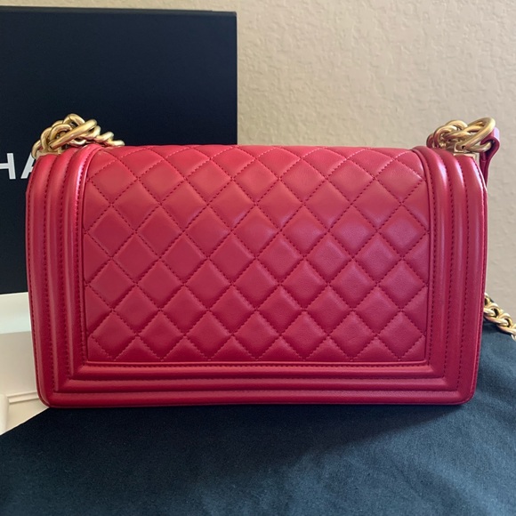 ❌SOLD❌ Authentic Chanel boy size medium lambskin - Picture 3 of 8